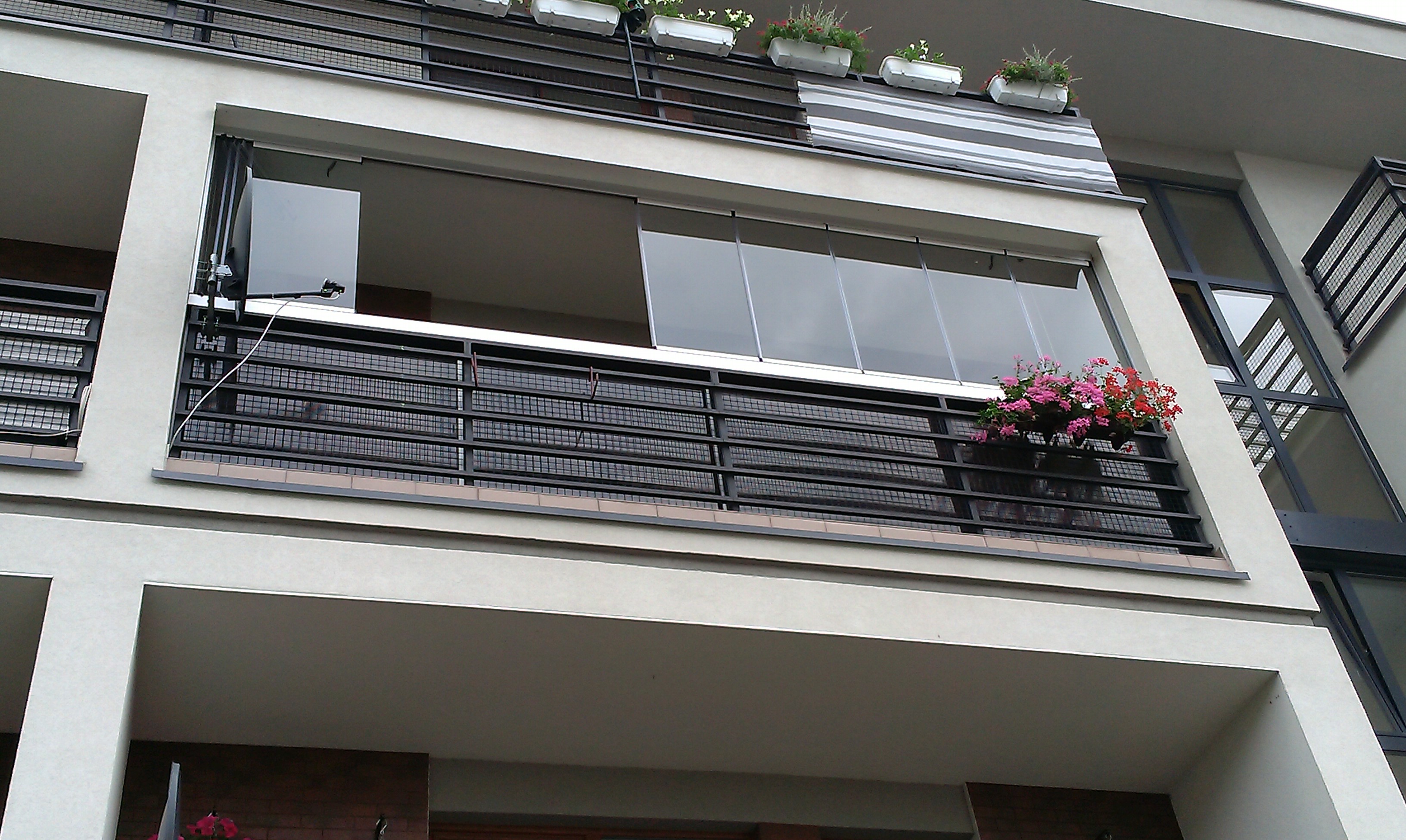 Rėmų sistemos be rėmų balkonai statybos gamintojas Lenkija