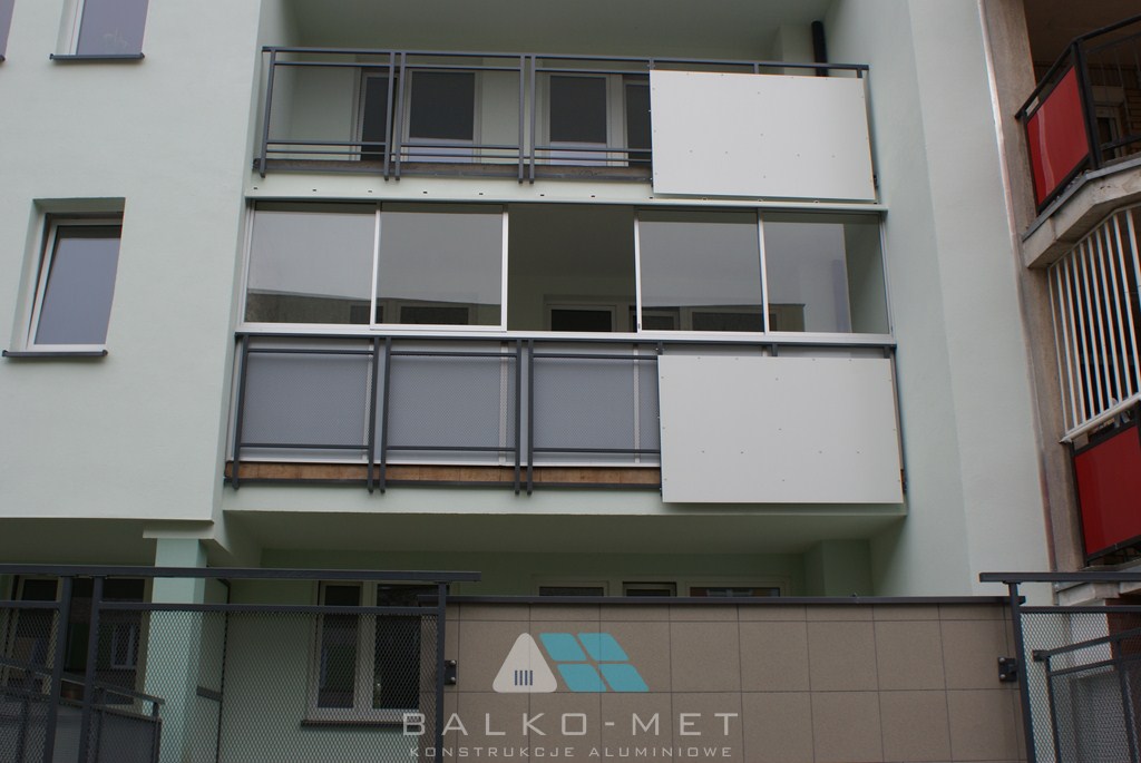 Rėmų sistemos be rėmų balkonai statybos gamintojas Lenkija